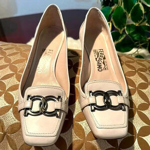 Salvatore Ferragamo cream pumps size 8 2A